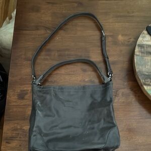 FRYE Elegant Black Leather Shoulder Bag